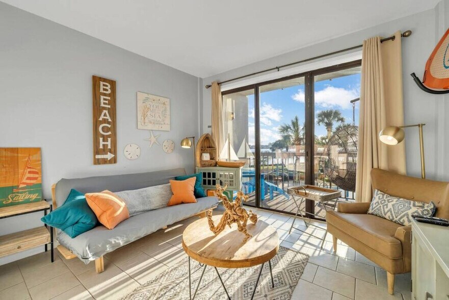 Building Photo - 214 Miracle Strip Pkwy SW