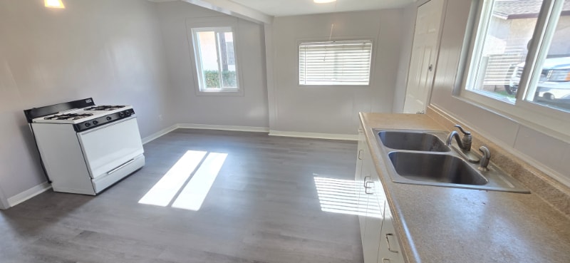 Building Photo - 13109 Barlin Ave