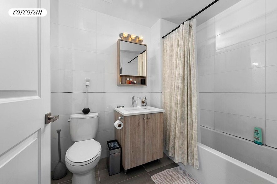 Building Photo - 30-82 Crescent Street 7B