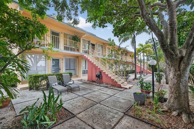 Building Photo - 2624 NE 30th Pl