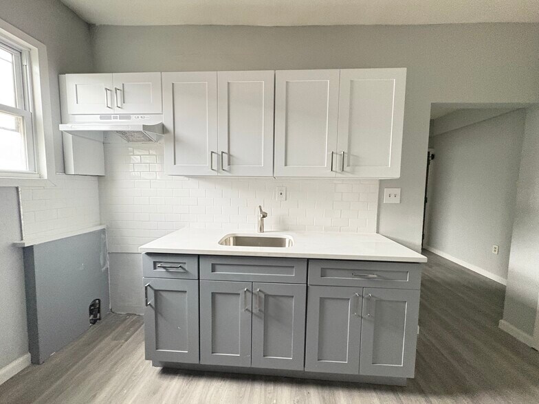 586 Christopher St 4 - 590 Christopher St