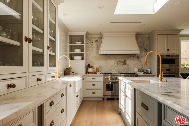 Building Photo - 18875 Pasadero Dr