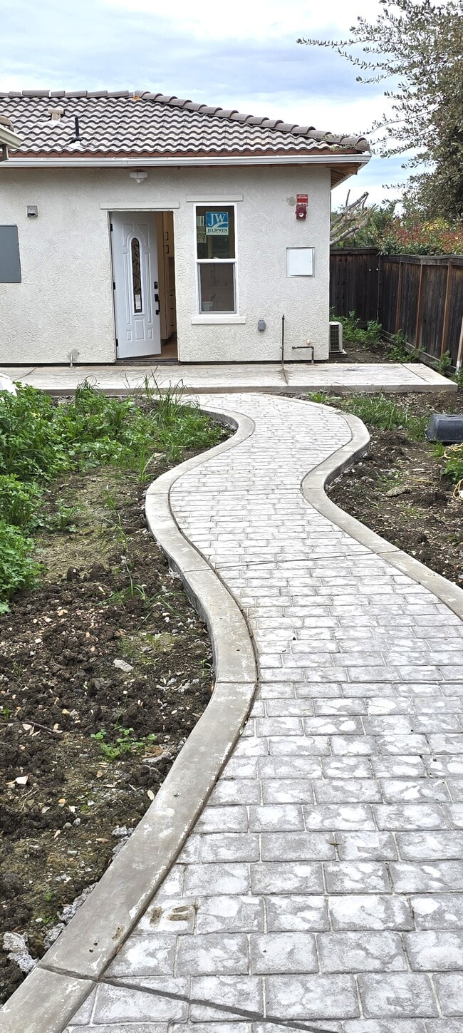 Building Photo - 1657 Ceylon Dr