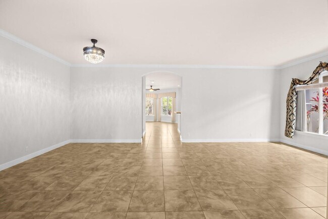 Building Photo - 844 SW Pebble Ln