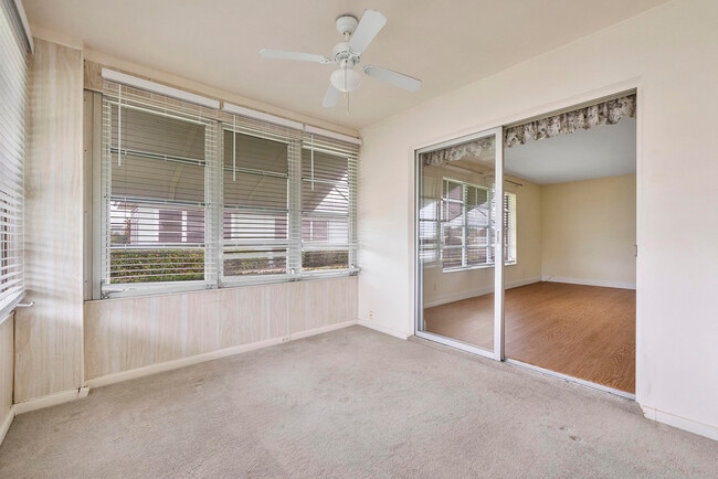 Building Photo - 212 W High Point Terrace