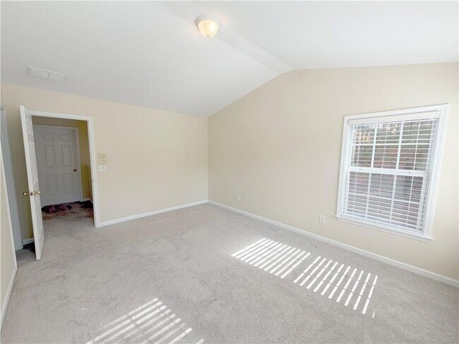 Building Photo - 4680 Creekside Villas Way