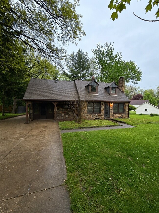 Building Photo - 2093 Newcome St