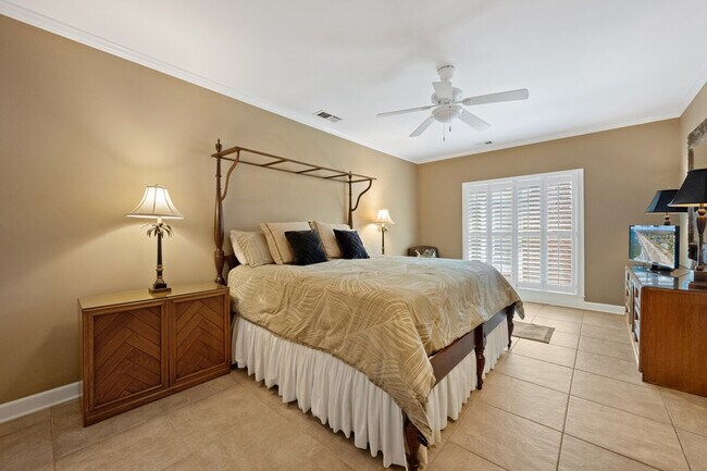 Building Photo - 127 Marsh Lake Dr