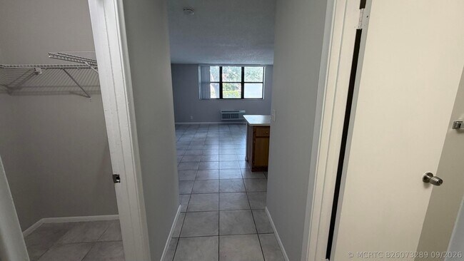 Building Photo - 2501 Riverside Dr