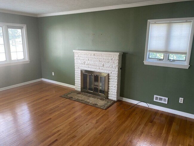 Building Photo - 3 Bedroom 1.5 Bathroom Single Family Home ...