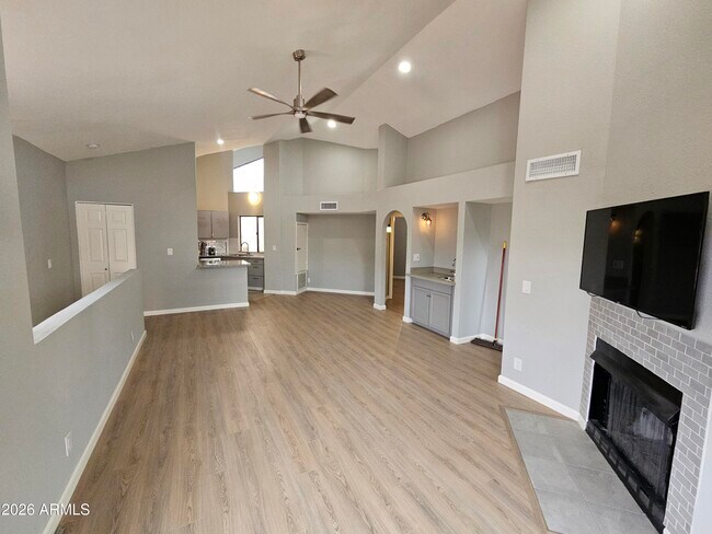 Building Photo - 10301 N 70th St