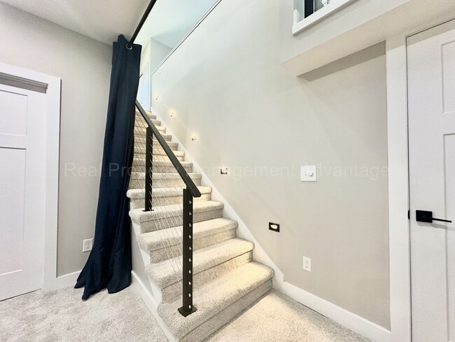 Building Photo - Rare Clawson Ranch – Fully Updated, Open C...