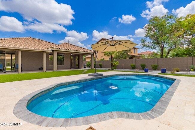 Building Photo - 2111 E Yellowstone Pl