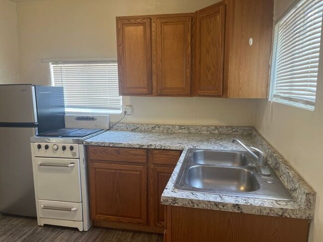 Building Photo - Stand alone Studio