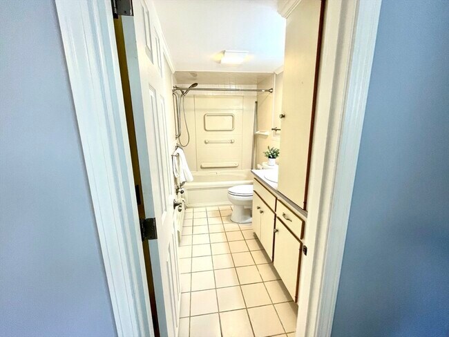 Building Photo - 73 Benefit St