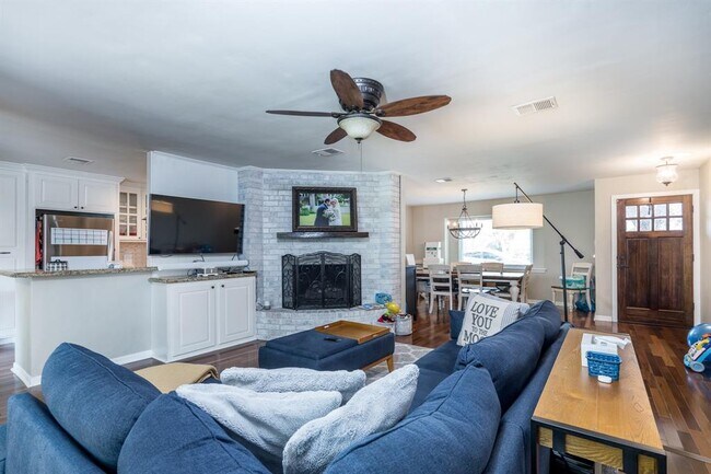 Building Photo - 9127 Highcrest Dr