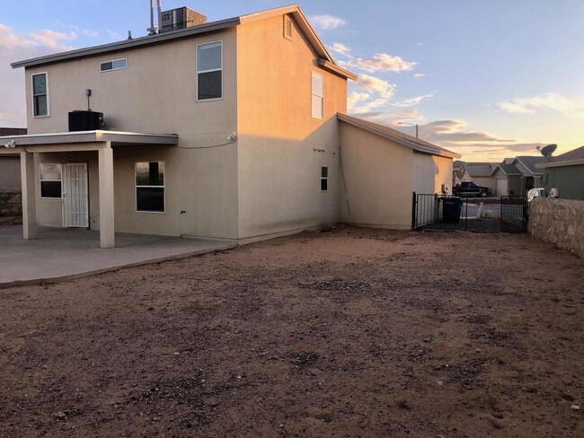 Building Photo - 10757 Blue Sage Dr