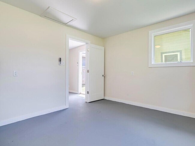 Building Photo - 2314 Santa Rosa St