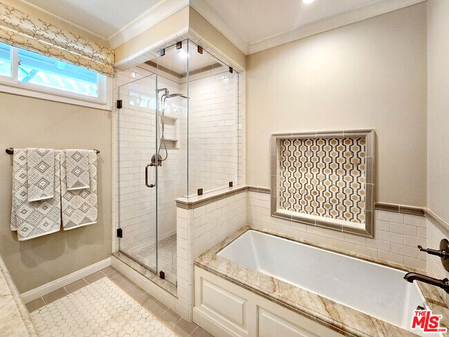 Building Photo - 3690 Crownridge Dr