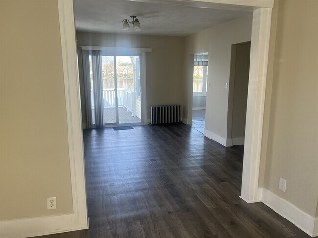 Building Photo - 147 Lake Ave