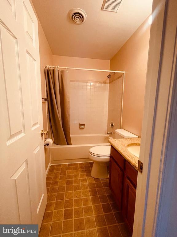 Building Photo - 404 Navaho Dr