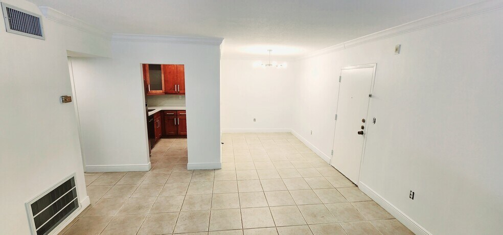 Dinning Room - 10403 N Kendall Dr