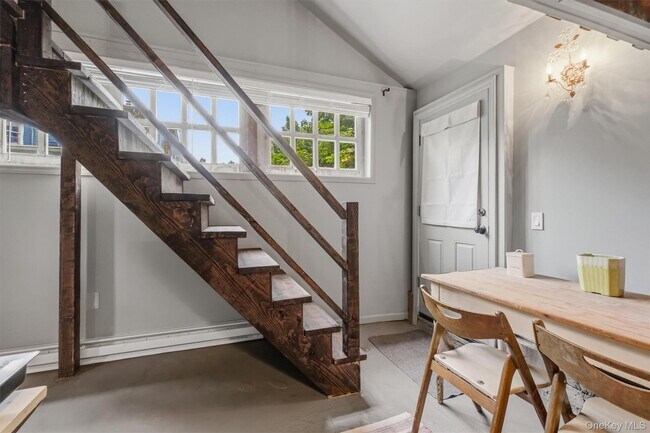 Building Photo - 108 Hooker Ave