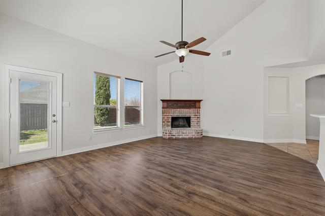 Building Photo - 400 Crossbill Ln