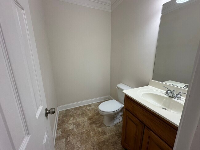 TH2 HALF BATH - 122 Crown Point Dr