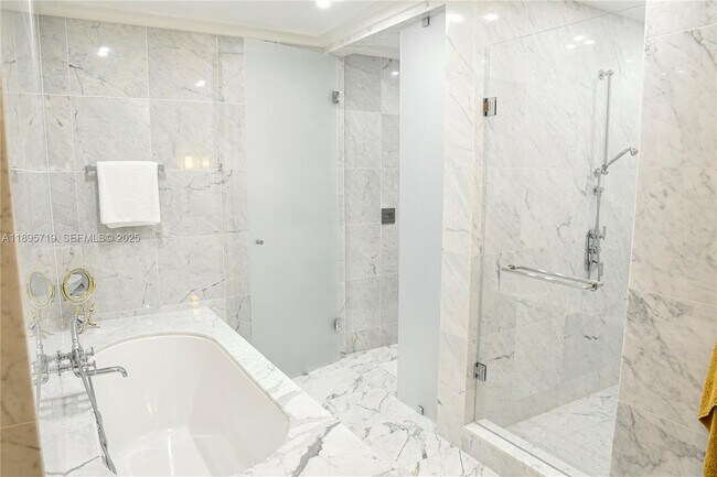 Building Photo - 15701 Collins Ave