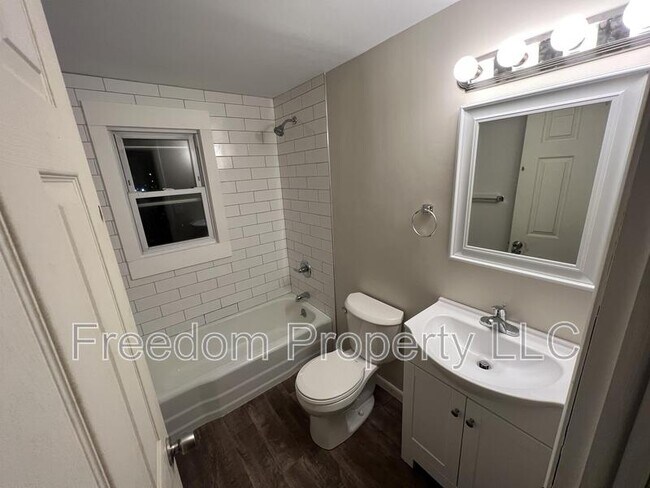 Building Photo - 353 Main St