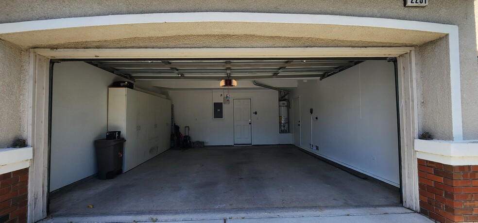 Building Photo - 2231 Aquatic Ct