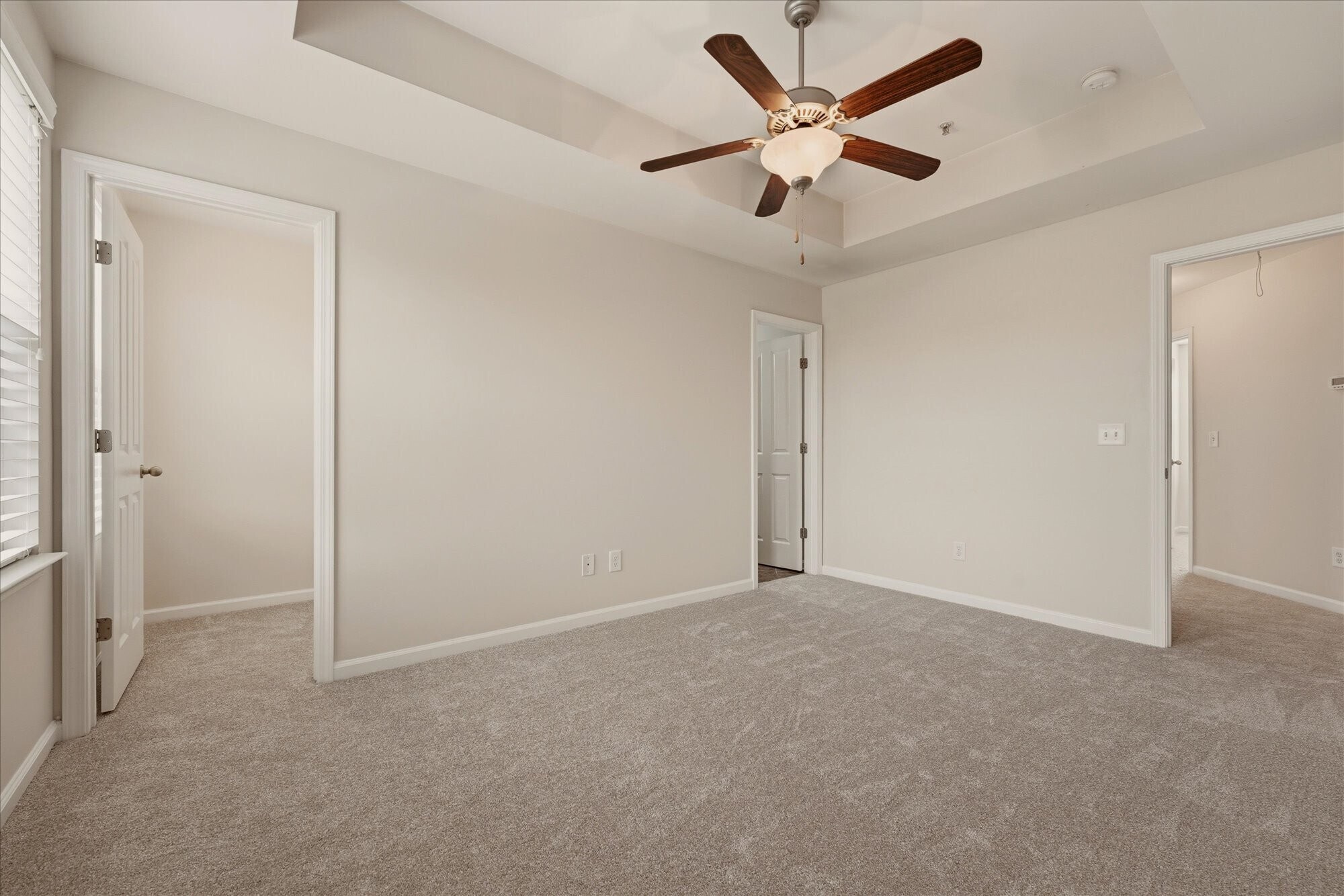 Building Photo - 2050 Hemlock Dr