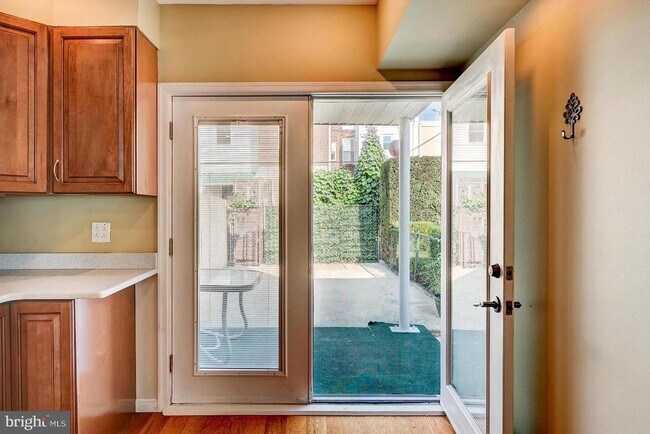 Building Photo - 3188 Mercer St