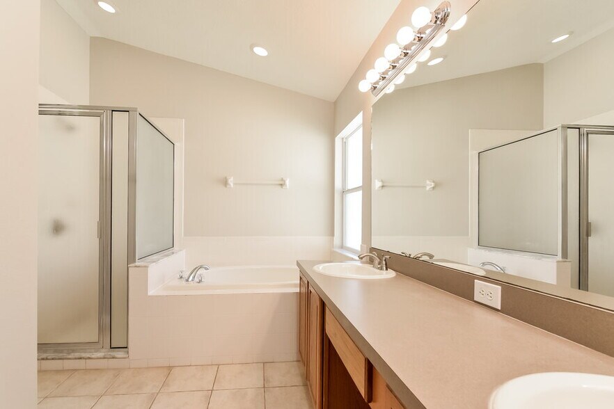 Building Photo - 9732 White Barn Way