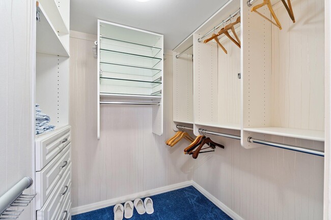 Building Photo - 100 Lakeshore Dr