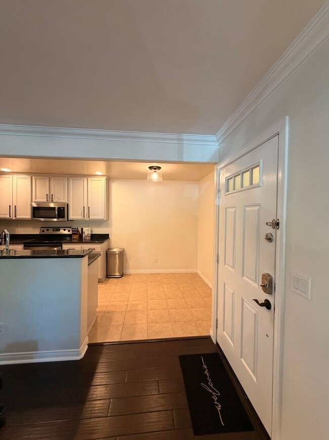 Building Photo - Beautifully Updated 2 bd 2 ba Crown Point Condo