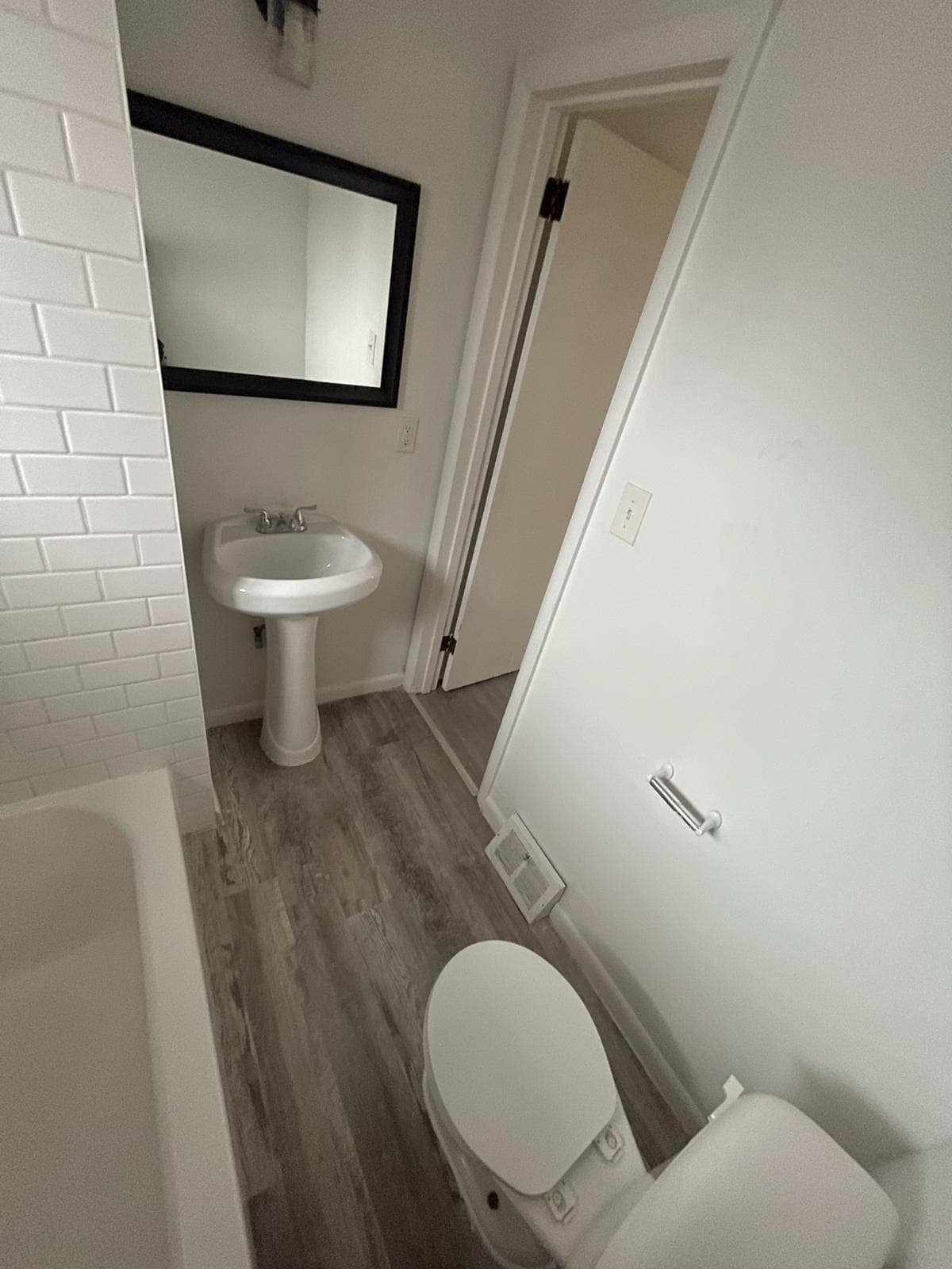 Building Photo - 1382 Center Ave