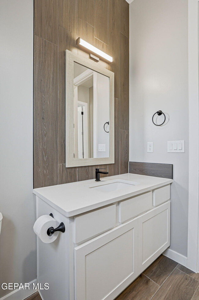 Building Photo - 3740 Model Ln