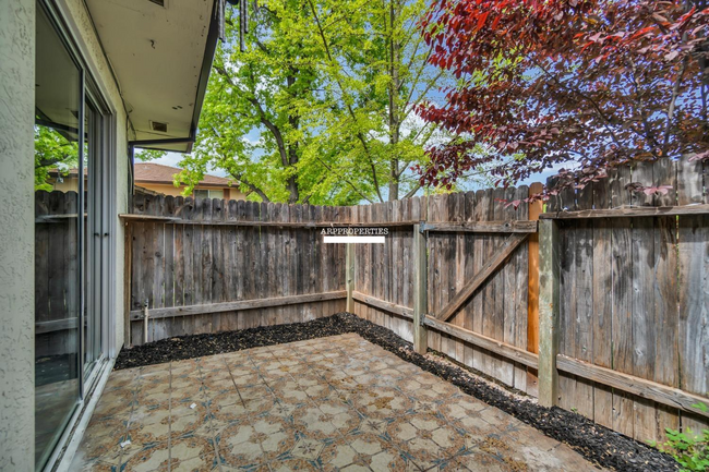 Building Photo - 4722 Greenholme Dr