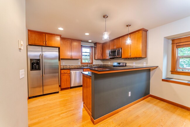 Building Photo - Beautiful 2BR/1.5BA Corner Townhome in the...