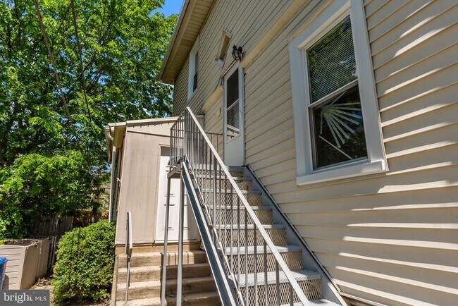 Building Photo - 9234 Walker St