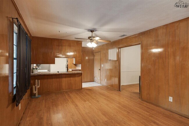 Building Photo - 2406 Picadilly Ln