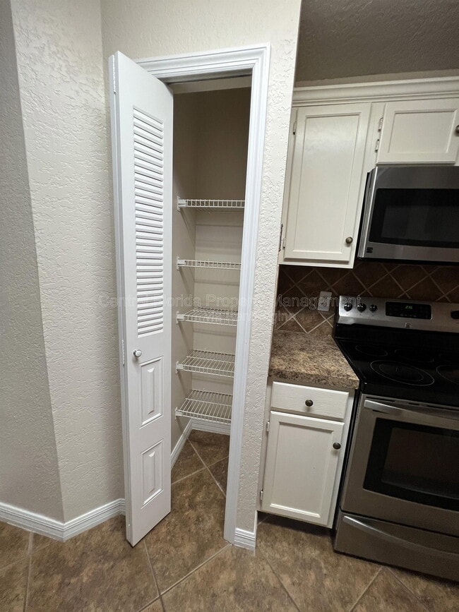 Building Photo - 954 Forest Ridge Ct