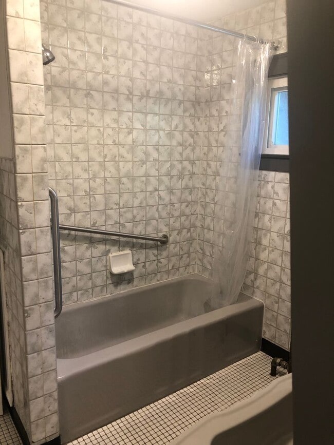 Building Photo - Lovely 4 Bedroom Liverpool Home