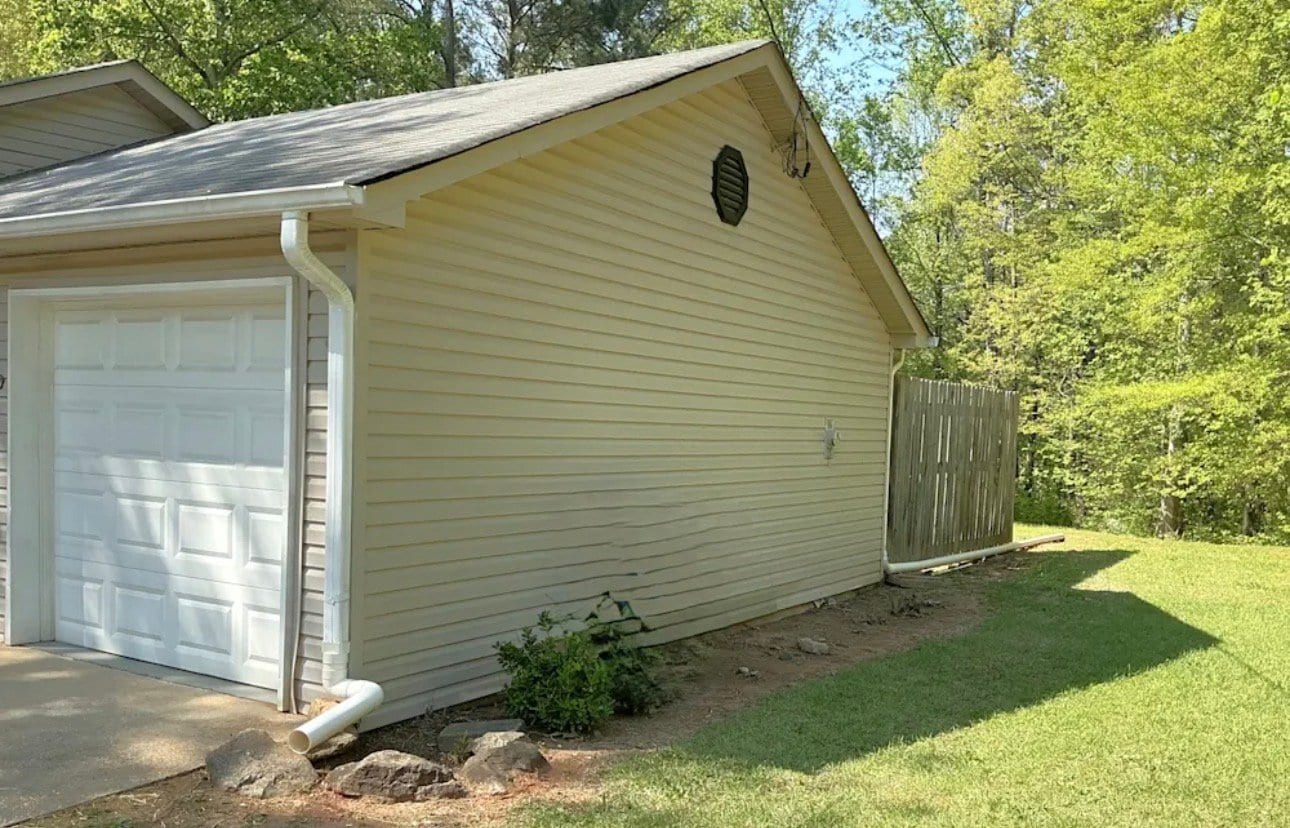 Building Photo - 40 Hidden Ridge Dr