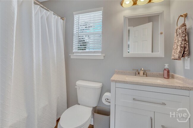 Building Photo - 11 Ropemaker Ct