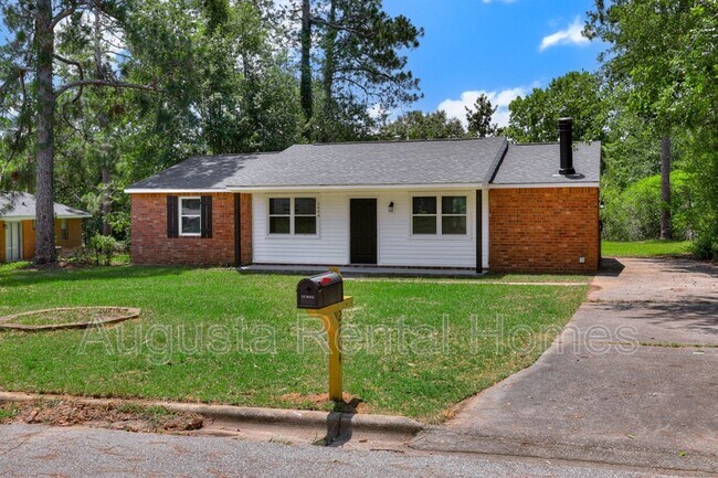 Building Photo - 2404 Southdale Dr