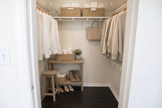 Building Photo - Beautiful Remodeled 2/1 Condo x Rent @ Villa Medici close to Theme Parks!