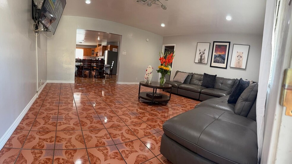 Living Room - 11456 Mclaren St